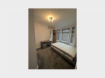 Roomgo UK - En-suite Bedroom to rent, Watford - £950 pcm