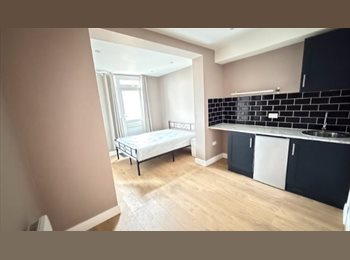 Roomgo UK - Two Units Available in EN1 1JE, Ponders End - £1,250 pcm