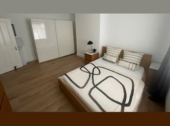 Roomgo UK - Very Spacious double room - 2 minute walk to Acton Town Station, Acton - £1,150 pcm