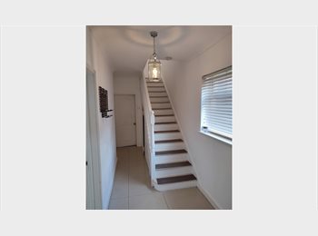 Roomgo UK - Lovely Room to Rent, Heston - £800 pcm
