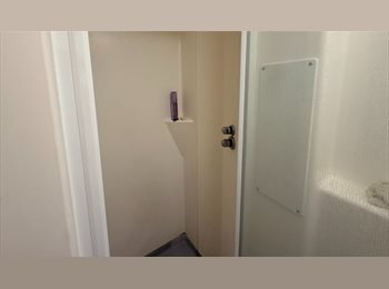 Roomgo UK - Ensuite Student Accomodation Tenancy Takeover, Shadwell - £1,077 pcm