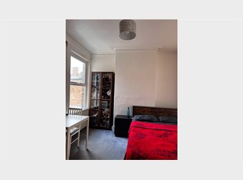 Roomgo UK - Double room available in a 2 bed house, North Finchley - £950 pcm