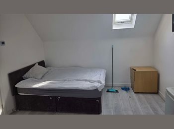 Roomgo UK - 1 Spacious En Suite Available in Lovely House, Preston - £700 pcm