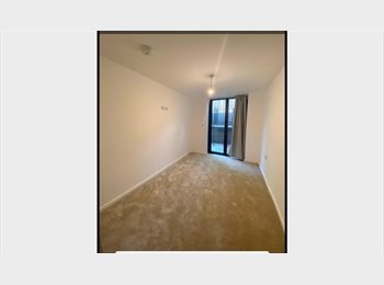 Roomgo UK - Double room in cosy and calm flat with terrace, Finsbury Park - £1,031 pcm