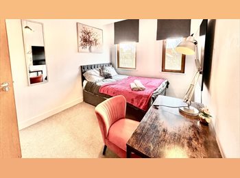 Roomgo UK - Ensuite room in City Center near Arndale, Manchester - £1,100 pcm