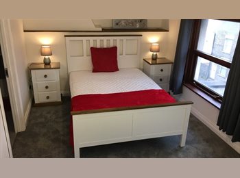 Roomgo UK - 2 Stunning double rooms (£865-£899) AVAILABLE NOW, Salisbury - £899 pcm