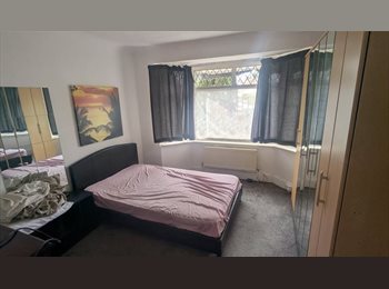 Roomgo UK - Room for rent in shared house, Wallisdown - £530 pcm