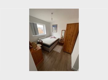 Roomgo UK - Double Room (Bills Included) - Near City Centre, Openshaw - £650 pcm