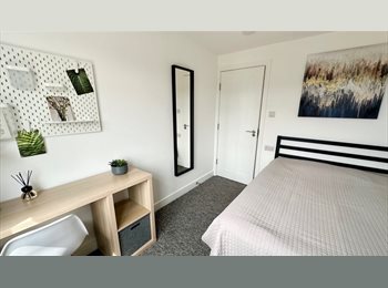 Roomgo UK - Cosy Furnished Room in Well-Maintained House – Available Now, Cowley - £680 pcm