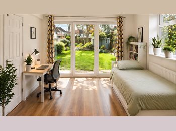 Roomgo UK - Bright double room with en-suite – quiet home, Shooter's Hill - £950 pcm