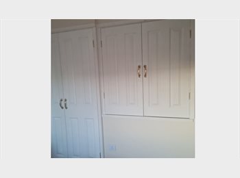 Roomgo UK - Quiet, tidy and friendly home, Cirencester - £450 pcm