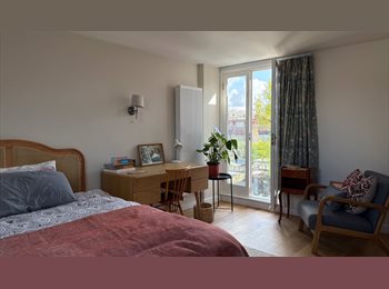 Roomgo UK - Academic Retreat | Loft, Kitchen & Private Bathroom | ZONE 2, Bedford Park - £1,750 pcm