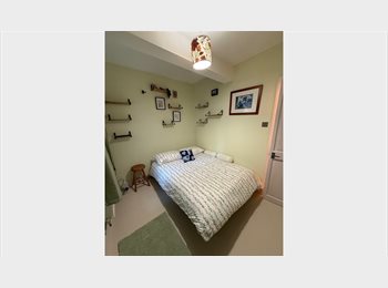 Roomgo UK - Double Room to Rent – Female preferred to share our family home with myself and my 16-year-old daugh, Archway - £1,000 pcm