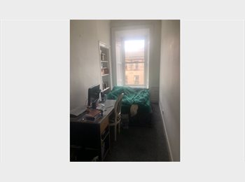 Roomgo UK - STUDENT TENANCY TAKEOVER – Available NOW – Fully furnished room in central Edinburgh (15 Clerk Stree, Old Town - £675 pcm