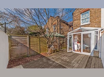 Roomgo UK - MODERN GARDEN FACING DOUBLE ROOM in Kew Gardens suitable for a Female Lodger, North Sheen - £1,288 pcm