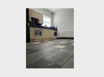 Roomgo UK - studio apartment for rent for keyworkers, Watford - £800 pcm