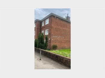 Roomgo UK - Large double room near train station, Harlesden - £800 pcm