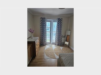 Roomgo UK - Large double for single  person or a couple at, Port Solent - £700 pcm