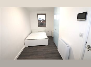 Roomgo UK - Modern en-suite room in Ilford Town Centre, Loxford - £845 pcm