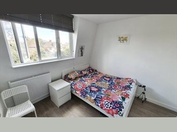 Roomgo UK - Double modern room in Acton Town, Gunnersbury - £801 pcm