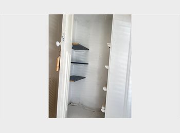 Roomgo UK - Bright single Room in Friendly Semi-Detached Home – KT8 2TQ | £200 per week (All Bills Included), West Molesey - £200 pcm