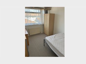 Roomgo UK - Double room Harlow available now, Harlow - £736 pcm