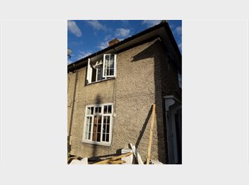 Roomgo UK - 1-Bedroom Self-Contained Flat for Rent – Edgware (HA8 0PJ), Burnt Oak - £1,600 pcm