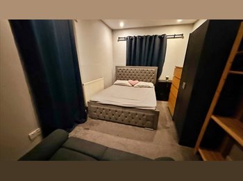 Roomgo UK - Double Room in a Shared House in Coventry (CV6), Bell Green - £500 pcm