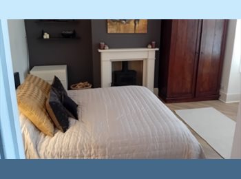 Roomgo UK - Beautiful Double Room in peaceful professional house, Leighton Buzzard - £650 pcm