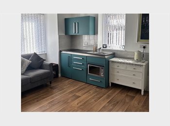Roomgo UK - 1x bedroom ground floor flat ALL BILLS & Wi-Fi incl, Worcester - £1,200 pcm