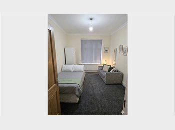 Roomgo UK - Furnished double bedrooms available., Oldham - £450 pcm
