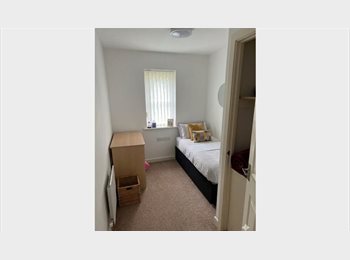 Roomgo UK - Furnished single bedroom available., Stalybridge - £450 pcm