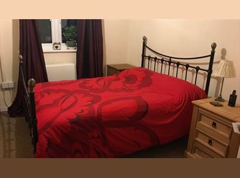 Roomgo UK - Spacious double room, Newall Green - £600 pcm