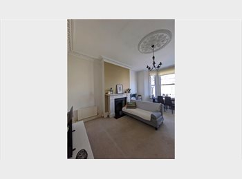 Roomgo UK - Cosy double in ​Stunning 2-Bed Flat, Chiswick - £990 pcm