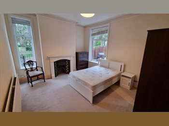 Roomgo UK - Double bedroom to rent in Prestwich, Crumpsall - £650 pcm
