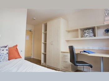 Roomgo UK - Spare En Suite Room on Heald Grove, Manchester, Moss Side - £846 pcm