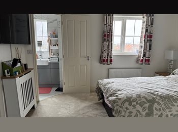 Roomgo UK - Large Double Room with Ensuite & Bills Included, Barkingside - £1,000 pcm