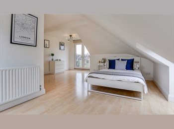 Roomgo UK - Spacious Double En suite with Parking, Ealing - £1,428 pcm