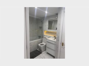 Roomgo UK - Immaculate Double Room To Rent, Grays - £850 pcm