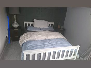 Roomgo UK - Lovely double bedroom, Woolwich - £850 pcm