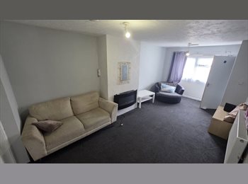 Roomgo UK - Zero Rent -Zero Service Charge, Turves Green - £1 pcm