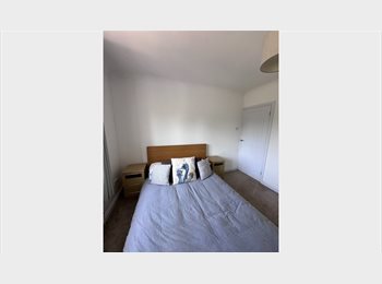 Roomgo UK - Double Room for rent within 2-bed House., Banstead - £1,000 pcm
