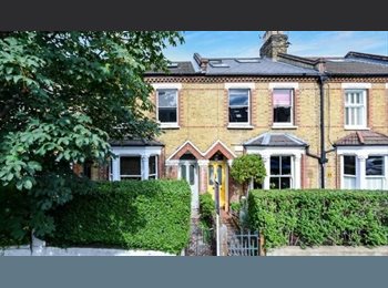 Roomgo UK - Large double bedroom Earlsfield, Earlsfield - £1,100 pcm