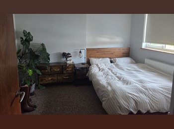Roomgo UK - Female flatmate needed for quite shared flat, Brent Cross - £819 pcm