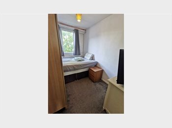 Roomgo UK - Please read description for contact details. Double bedroom E14 available from June 29th, Greenwich - £826 pcm
