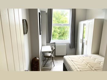 Roomgo UK - Double room for a female in calm flatshare near Tube, Finchley - £849 pcm