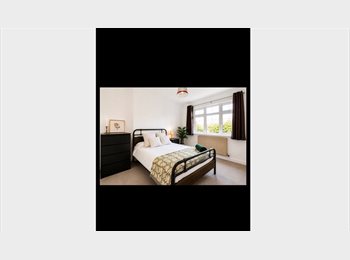 Roomgo UK - Large Stylish Double Room | Bills Included, Rushden - £550 pcm