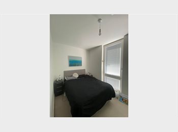 Roomgo UK - Spacious Double Room 3 Mins from Elizabeth Line – Balcony & Parking, Yiewsley - £800 pcm