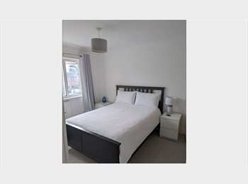Roomgo UK - Double room to rent in woking, all bills included, Woking - £700 pcm