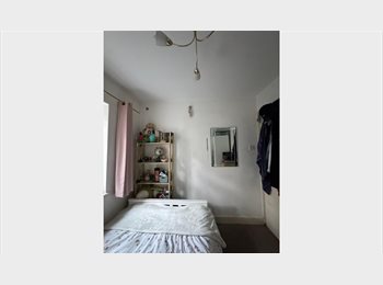 Roomgo UK - Balcony Room for Rent, Streatham - £495 pcm